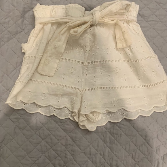 Zara White Eyelet Cotton shorts - Picture 2 of 3